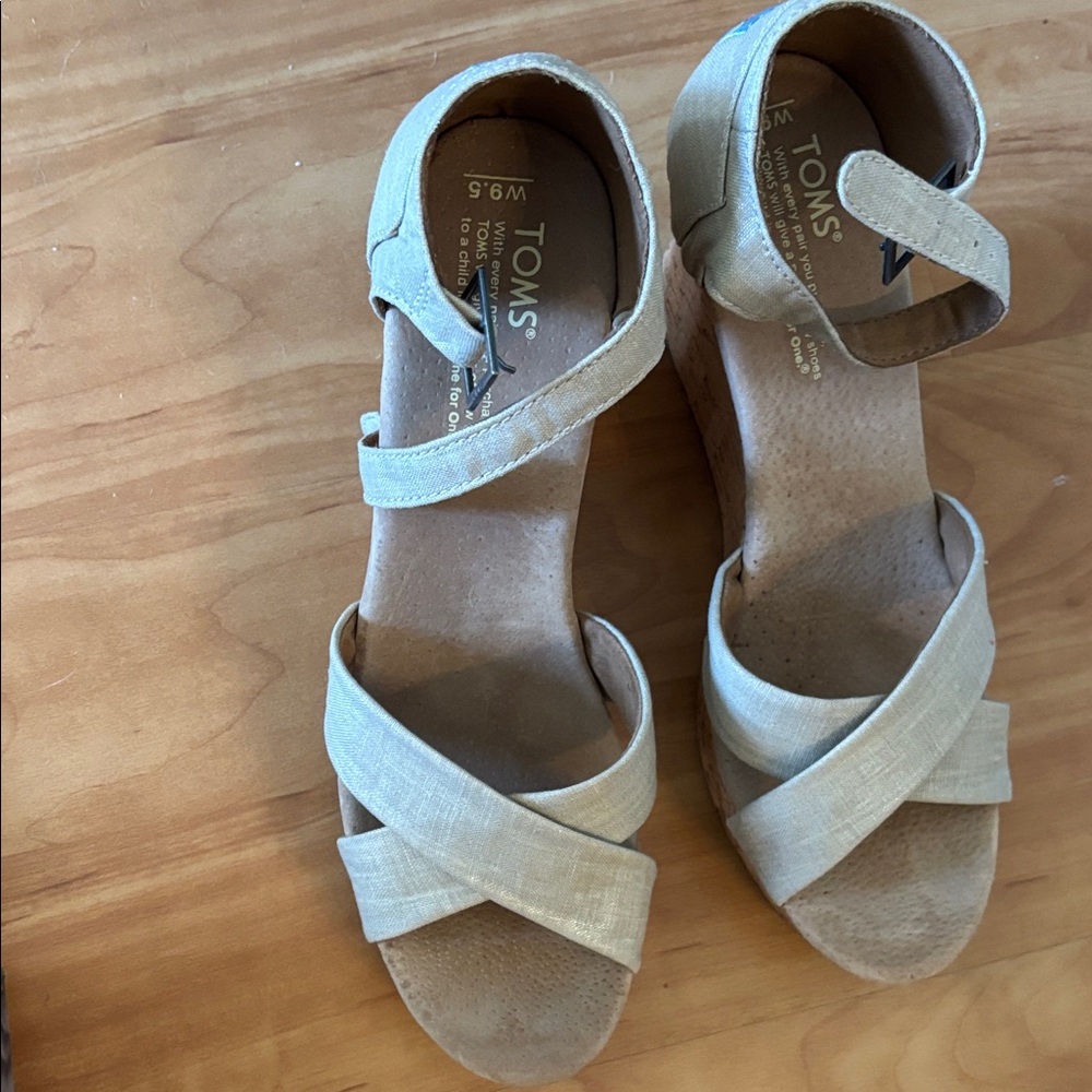 TOMS Women's Strappy Cream Wedge Sandals worn once